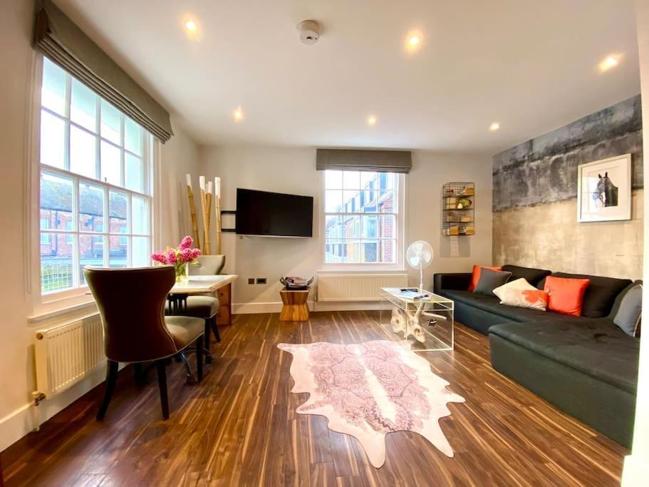 Quayside Cottage: Charming Stay in Poole's Old Town Exterior photo